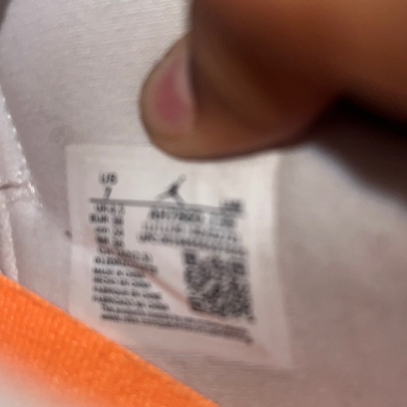 Air Jordan 11 Retro Low 'Bright Citrus' wms size 7 - Picture 4 of 5